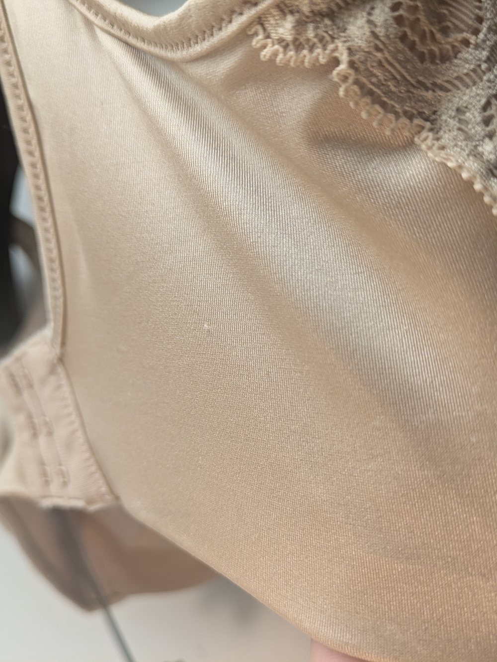 36G Bali Minimizer Underwire Bra, Minimize Up to 1.5" Beige Lace Accents - Picture 5 of 7